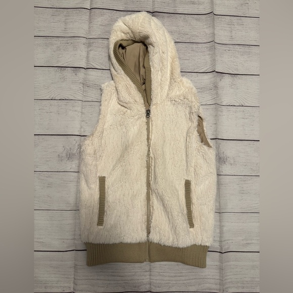 Women's Patagonia Fuzzy Hooded Vest - Picture 1 of 7
